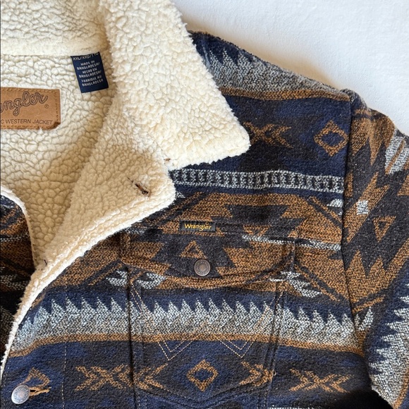 Wrangler Men's Brown and Blue Patterned Jacket with Sherpa Collar - Picture 6 of 8